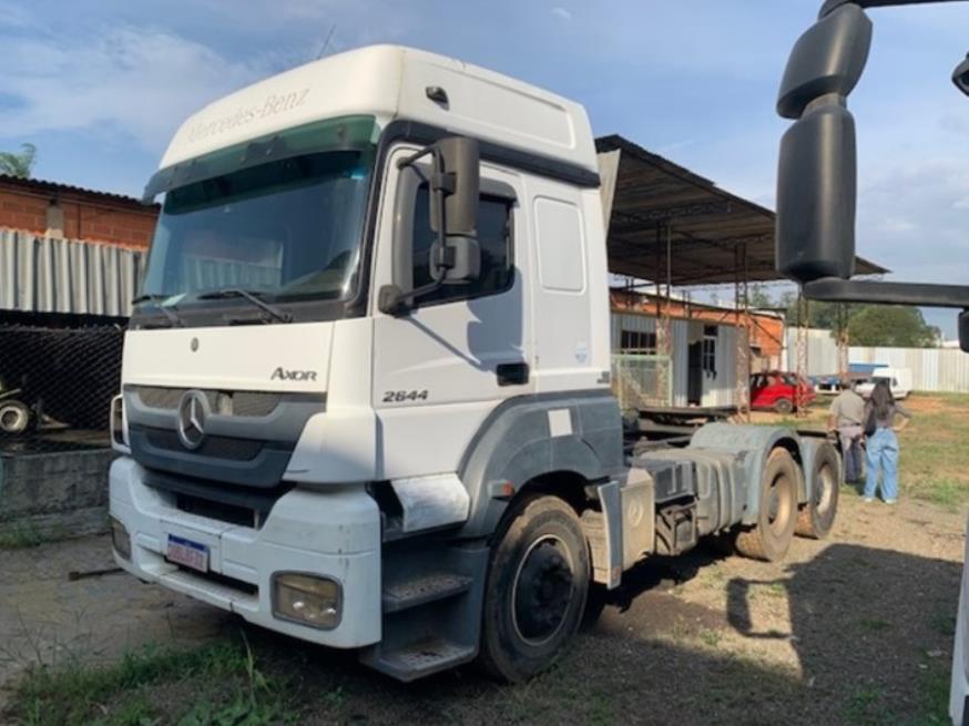 Foto ilustrativa 1 - Lote 18 – UM CAMINHÃO – MERCEDES-BENZ – AXOR 2644S6X4