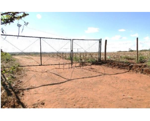 Foto de A) Área rural denominada Gleba 02, destacada da matricula nº 110.674, do Sitio Ponde Funda, no Município de Sumaré/SP, localizado na Estrada Municipal – Rua Quintino Bocaiuva/Cabo Hoffman/Avenida da Saudade, com área total de 37.095,40m2.  