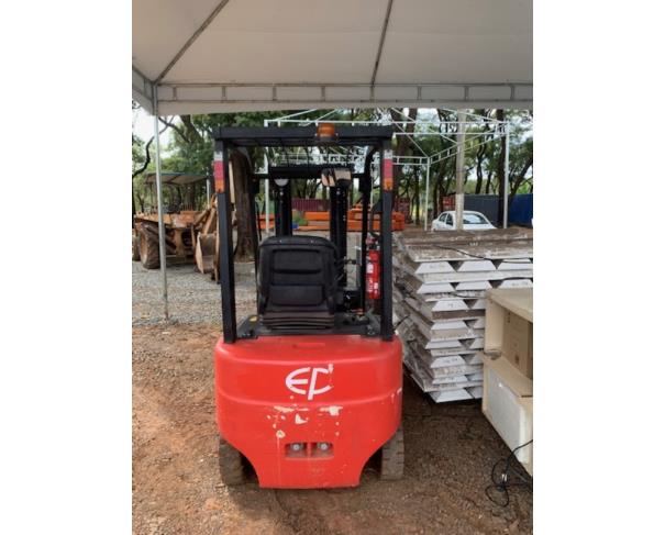 Foto de lote 06 - Empilhadeira elétrica 2,5 toneladas 