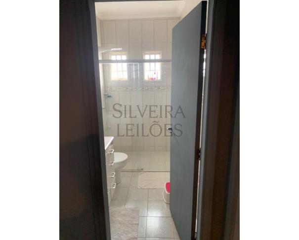 Foto de Prédio residencial, com 297,23m2 de área de construção, construído sob o lote nº 07, da quadra G, com área do terreno de 300,00m2, situado na Rua Rafael Saglioni, nº 70, Parque das Flores, no município de Campinas/SP