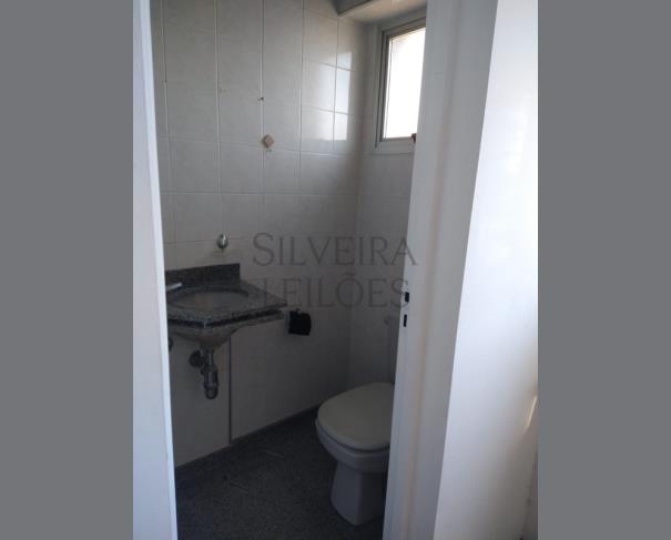 Foto de Conjunto comercial nº 202, localizado no 2ª andar do condomínio Edifício Faris Abib, situado na Rua José Paulino nº 416, com a seguintes áreas útil de 43,40m2, comum de 8,7617m2, total de 52,1617m2 e vaga de garagem nº 23