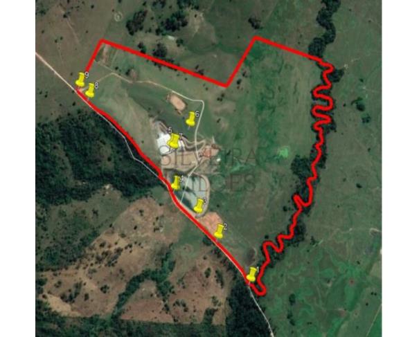 Foto de Um terreno fechado por cercas de arame com benfeitorias denominado Sitio/Haras Monte Alegre, com a área de 70,18 ha., ou vinte e nove (29) alqueires, mais ou menos, ou a área exata que se contiver, situado no Bairro dos Silvas ou Baltazar, Conchas/SP
