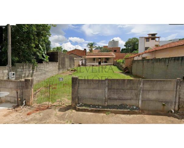 Foto de Lote nº 24, da Quadra 37, Parque Ortolândia, no município de Hortolândia/SP, com área de 400,00m2, existindo sob o terreno a construção de um prédio residencial, situado na Rua Rodrigo Carvalho, nº 334, com área de aproximadamente de 69,90m2. 