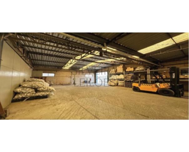 Foto de Prédio comercial/industrial, com aproximadamente 1.200m2 de construção, constituído sob o lote nº 01, da quadra 15, com área do terreno de 1.264m2, de frente para a Rua Zulmiro Trevisani, nº 923, Bairro Jardim São Judas Tadeu, Nova Veneza, Sumaré/SP