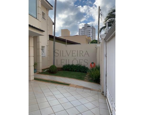 Foto de Prédio residencial, com 297,23m2 de área de construção, construído sob o lote nº 07, da quadra G, com área do terreno de 300,00m2, situado na Rua Rafael Saglioni, nº 70, Parque das Flores, no município de Campinas/SP