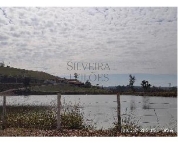 Foto de Um terreno fechado por cercas de arame com benfeitorias denominado Sitio/Haras Monte Alegre, com a área de 70,18 ha., ou vinte e nove (29) alqueires, mais ou menos, ou a área exata que se contiver, situado no Bairro dos Silvas ou Baltazar, Conchas/SP