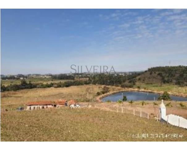 Foto de Um terreno fechado por cercas de arame com benfeitorias denominado Sitio/Haras Monte Alegre, com a área de 70,18 ha., ou vinte e nove (29) alqueires, mais ou menos, ou a área exata que se contiver, situado no Bairro dos Silvas ou Baltazar, Conchas/SP