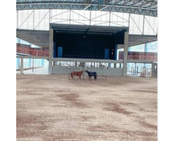 Foto de Um terreno fechado por cercas de arame com benfeitorias denominado Sitio/Haras Monte Alegre, com a área de 70,18 ha., ou vinte e nove (29) alqueires, mais ou menos, ou a área exata que se contiver, situado no Bairro dos Silvas ou Baltazar, Conchas/SP