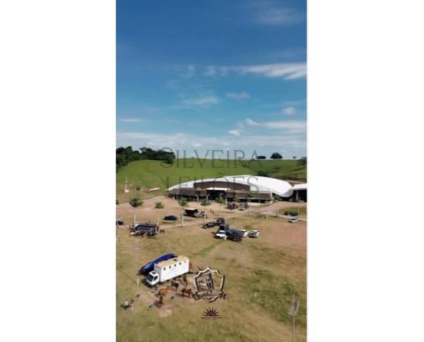 Foto de Um terreno fechado por cercas de arame com benfeitorias denominado Sitio/Haras Monte Alegre, com a área de 70,18 ha., ou vinte e nove (29) alqueires, mais ou menos, ou a área exata que se contiver, situado no Bairro dos Silvas ou Baltazar, Conchas/SP