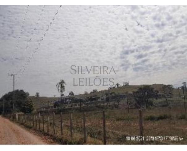 Foto de Um terreno fechado por cercas de arame com benfeitorias denominado Sitio/Haras Monte Alegre, com a área de 70,18 ha., ou vinte e nove (29) alqueires, mais ou menos, ou a área exata que se contiver, situado no Bairro dos Silvas ou Baltazar, Conchas/SP