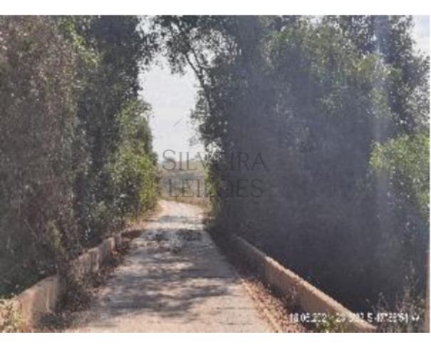Foto de Um terreno fechado por cercas de arame com benfeitorias denominado Sitio/Haras Monte Alegre, com a área de 70,18 ha., ou vinte e nove (29) alqueires, mais ou menos, ou a área exata que se contiver, situado no Bairro dos Silvas ou Baltazar, Conchas/SP