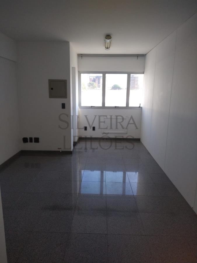 Conjunto comercial nº 202, localizado no 2ª andar do condomínio Edifício Faris Abib, situado na Rua José Paulino nº 416, com a seguintes áreas útil de 43,40m2, comum de 8,7617m2, total de 52,1617m2 e vaga de garagem nº 23 Leilão Extrajudici, localizado em Campinas - SP, bairro Centro