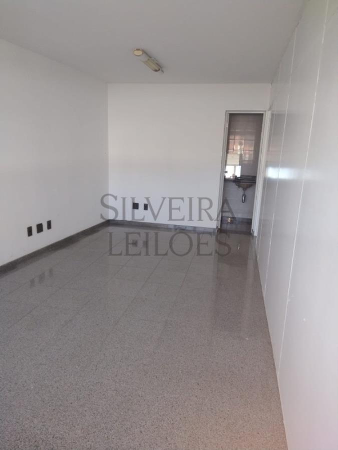 Conjunto comercial nº 202, localizado no 2ª andar do condomínio Edifício Faris Abib, situado na Rua José Paulino nº 416, com a seguintes áreas útil de 43,40m2, comum de 8,7617m2, total de 52,1617m2 e vaga de garagem nº 23 Leilão Extrajudici, localizado em Campinas - SP, bairro Centro