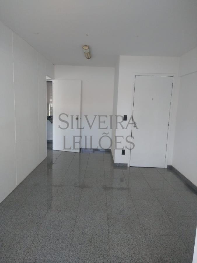 Conjunto comercial nº 202, localizado no 2ª andar do condomínio Edifício Faris Abib, situado na Rua José Paulino nº 416, com a seguintes áreas útil de 43,40m2, comum de 8,7617m2, total de 52,1617m2 e vaga de garagem nº 23 Leilão Extrajudici, localizado em Campinas - SP, bairro Centro