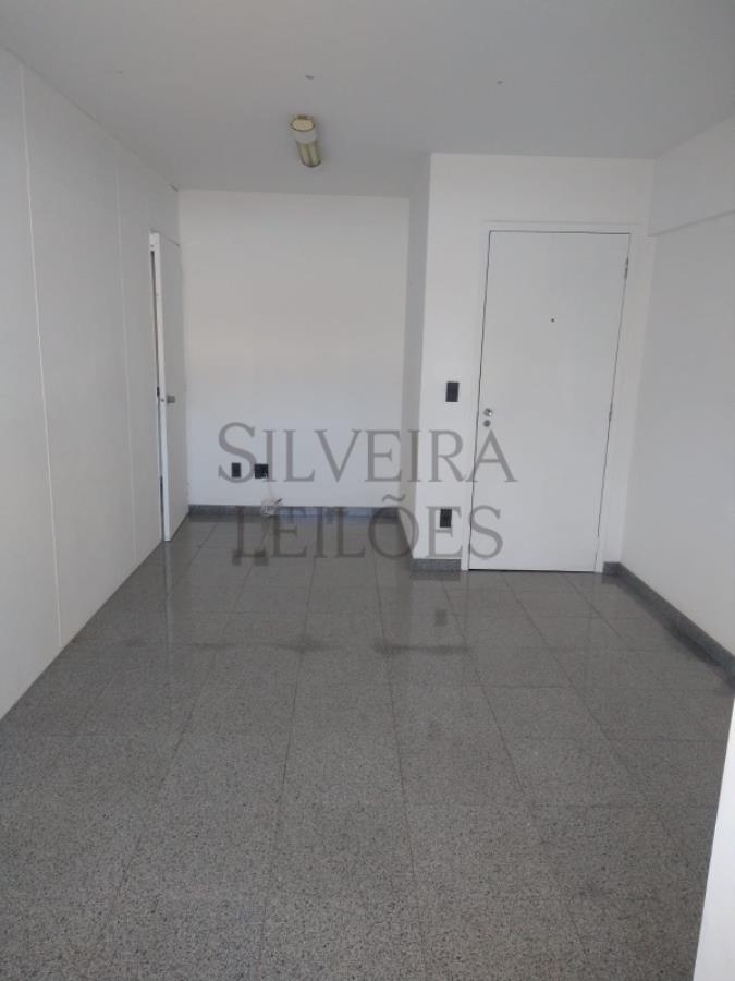 Conjunto comercial nº 202, localizado no 2ª andar do condomínio Edifício Faris Abib, situado na Rua José Paulino nº 416, com a seguintes áreas útil de 43,40m2, comum de 8,7617m2, total de 52,1617m2 e vaga de garagem nº 23 Leilão Extrajudici, localizado em Campinas - SP, bairro Centro
