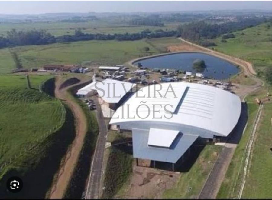 Imagem do imóvel Um terreno fechado por cercas de arame com benfeitorias denominado Sitio/Haras Monte Alegre, com a área de 70,18 ha., ou vinte e nove (29) alqueires, mais ou menos, ou a área exata que se contiver, situado no Bairro dos Silvas ou Baltazar,