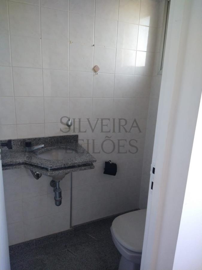 Conjunto comercial nº 202, localizado no 2ª andar do condomínio Edifício Faris Abib, situado na Rua José Paulino nº 416, com a seguintes áreas útil de 43,40m2, comum de 8,7617m2, total de 52,1617m2 e vaga de garagem nº 23 Leilão Extrajudici, localizado em Campinas - SP, bairro Centro