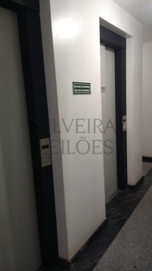 Conjunto comercial nº 202, localizado no 2ª andar do condomínio Edifício Faris Abib, situado na Rua José Paulino nº 416, com a seguintes áreas útil de 43,40m2, comum de 8,7617m2, total de 52,1617m2 e vaga de garagem nº 23 Leilão Extrajudici, localizado em Campinas - SP, bairro Centro