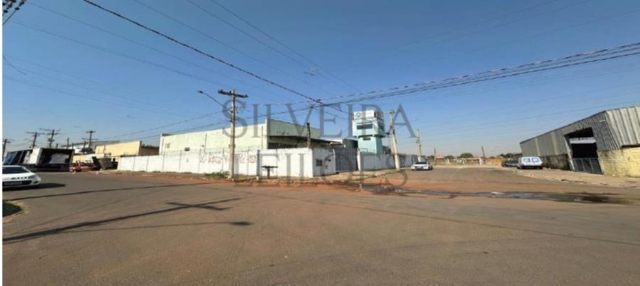 Prédio comercial/industrial, com aproximadamente 1.200m2 de construção, constituído sob o lote nº 01, da quadra 15, com área do terreno de 1.264m2, de frente para a Rua Zulmiro Trevisani, nº 923, Bairro Jardim São Judas Tadeu, Nova Veneza, , localizado em Sumaré - SP