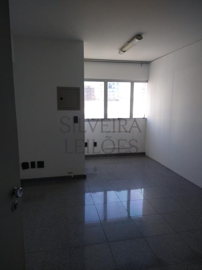 Conjunto comercial nº 202, localizado no 2ª andar do condomínio Edifício Faris Abib, situado na Rua José Paulino nº 416, com a seguintes áreas útil de 43,40m2, comum de 8,7617m2, total de 52,1617m2 e vaga de garagem nº 23 Leilão Extrajudici, localizado em Campinas - SP, bairro Centro